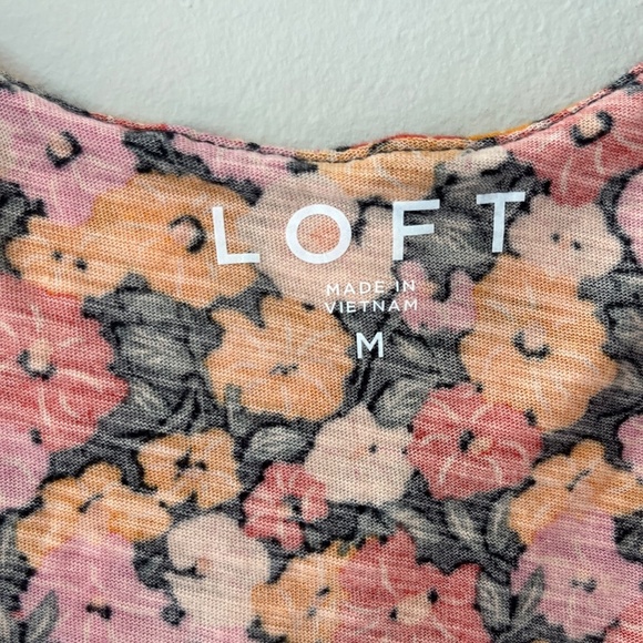 LOFT Sz M Ann Taylor Floral Ruffle Tank Top Blouse Stretch Soft - Picture 3 of 5